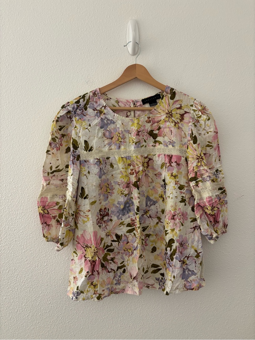 Sanctuary Clothing Women's Avery Knit Blouse in a floral print with puff sleeves